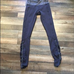 Size 6 lululemon like new, no piling. No tags.